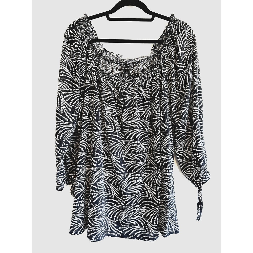 Lane Bryant Woman's Pullover Blouse Size 22/24‎ Black 3/4 Sleeve Ruffled Neck